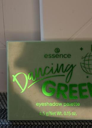 Палетка теней essence danceнг green, небольшой размер, подходит в путешествие6 фото