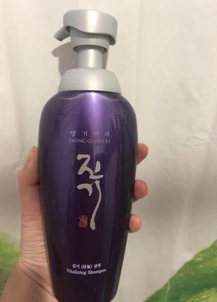 Восстанавливающий шампунь daeng gi meo ri vitalizing shampoo