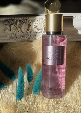 Спрей для тіла, міст victoria's secret velvet petals 250мл1 фото