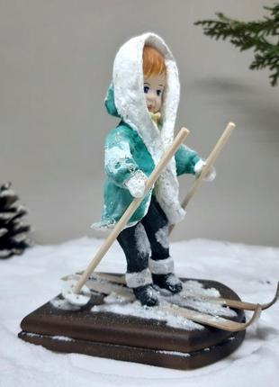 Коллекционная ватная игрушка "девочка на лыжах"3 фото