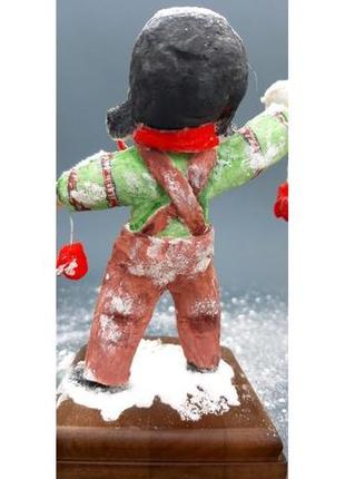 Коллекционная ватная игрушка "мальчик играет в снежки"4 фото