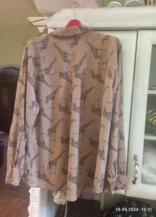 Женская рубашка у жирафы от нет4 фото