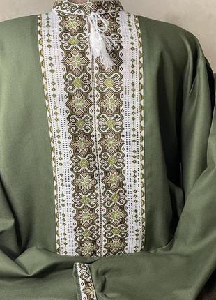 Стильна чоловіча вишиванка ручної роботи на зеленому домотканому полотні. ч-16854 фото