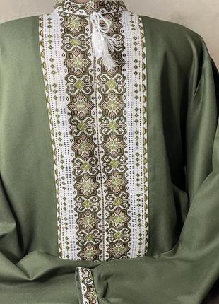 Стильна чоловіча вишиванка ручної роботи на зеленому домотканому полотні. ч-16856 фото
