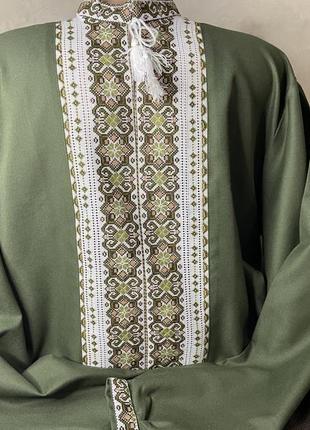 Стильна чоловіча вишиванка ручної роботи на зеленому домотканому полотні. ч-16855 фото