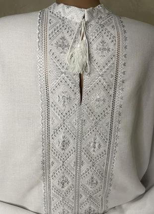 Низинка. стильна чоловіча вишиванка ручної роботи на білому домотканому полотні. ч-18424 фото