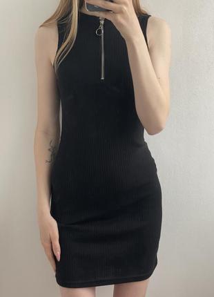 Базовое черное короткое платье