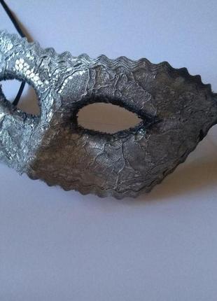 Срібляста карнавальна маска2 фото