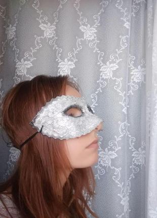 Срібляста карнавальна маска4 фото