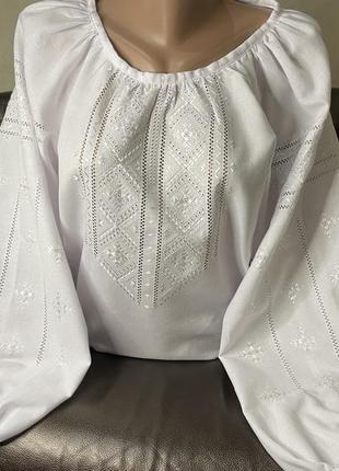 Низинка. стильная женская вышиванка на белом полотне ручной работы. ж-23612 фото