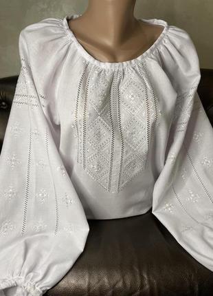 Низинка. стильна жіноча вишиванка на білому полотні ручної роботи. ж-23615 фото