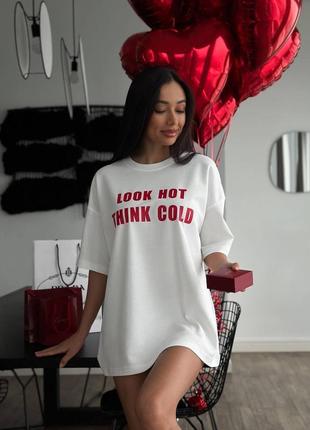 Стильна біла оверсайз подовжена футболка з червоним написом з якісної щільної тканини стильна трендова