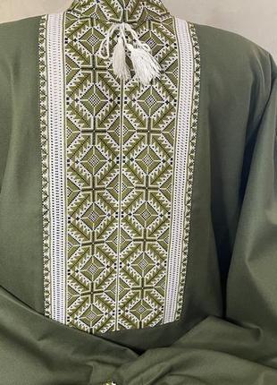 Стильна чоловіча вишиванка на зеленому домотканому полотні ручної роботи. ч-16793 фото