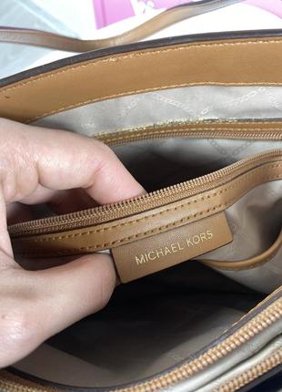 Michael kors voyager оригинал сумка тоут монограммная с ручками коричневая9 фото