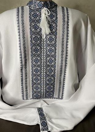 Стильна чоловіча вишиванка на білому домотканому полотні ручної роботи. ч-17945 фото