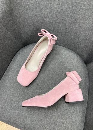 Розовые пудровые замшевые туфли с бантиком на квадратном каблуке2 фото