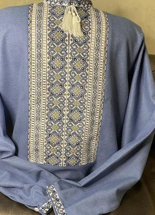 Стильна чоловіча вишиванка на синьому домотканому полотні ручної роботи. ч-17601 фото