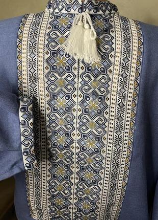 Стильна чоловіча вишиванка на синьому домотканому полотні ручної роботи. ч-17609 фото