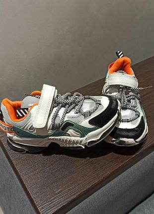 Кроссовки стильные