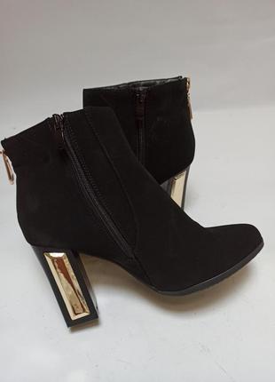 Полусапоги женские черные замшевые.брендове взуття stock