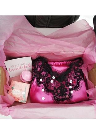 Розовый подарочный бокс с піжамкою1 фото