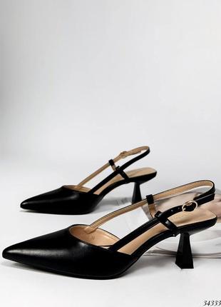 Жіночі туфлі слінгбеки на низьких підборах чорного кольору з якісної еко шкіри1 фото