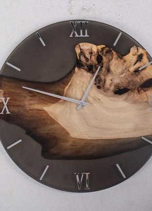 Чорний матовий годинник з дерева та епоксидної смоли1 фото