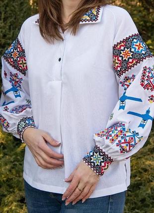 Вышиванка женская белая рубашка с ярким орнаментом6 фото