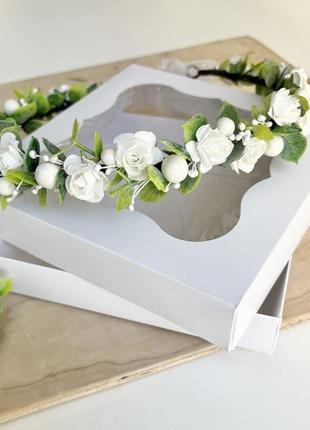 Ніжний віночок з евкаліптом та білими трояндочками1 фото