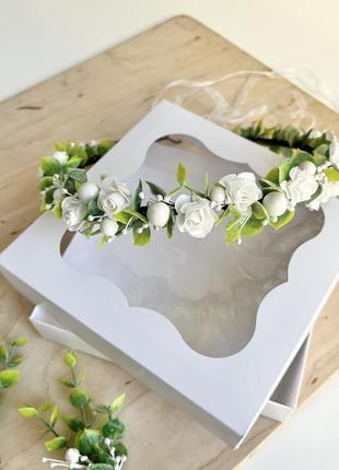 Ніжний віночок з евкаліптом та білими трояндочками4 фото