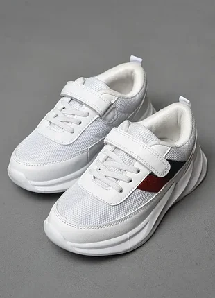 Кроссовки на липучке с блестящими полосками