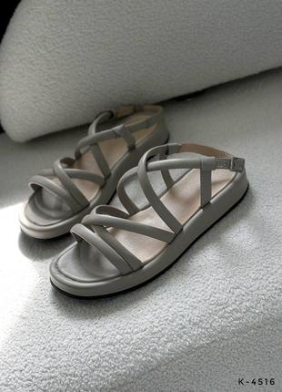 Босоніжки сандалі шкіряні1 фото