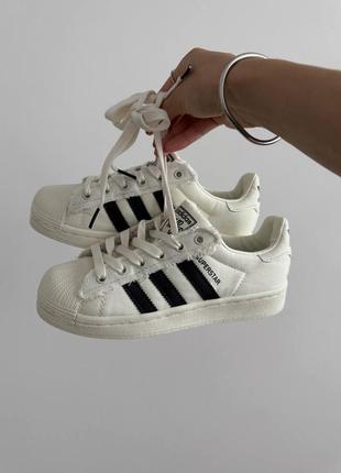 Класні жіночі кросівки adidas superstar ode to the old premium білі6 фото