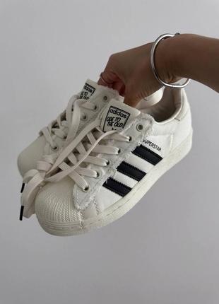 Класні жіночі кросівки adidas superstar ode to the old premium білі5 фото