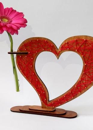 Дерев'яна ваза в стилі string art «любляче серце»: оригінальний стильний подарунок1 фото