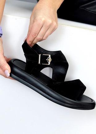 Стильные босоножки, сандалии натуральная замша в черном цвете, мягкая невысокая платформа на ремешке6 фото