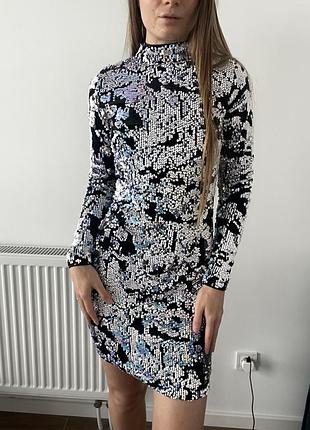 Черное платье в паетках