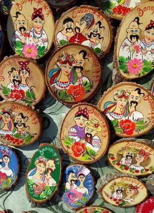 Украинские сувениры из дерева магниты ( ручная роспись )1 фото