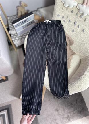 Классические джоггеры брюки с манжетом черные в полоску летние2 фото