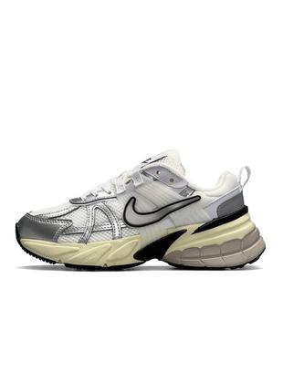 Женские кроссовки nike runtekk wmns white silver1 фото