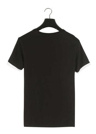 Черная женская футболка с принтом2 фото