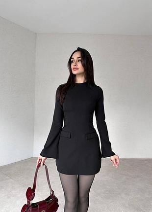 Женское мини платье по фигуре с имитацией карманов