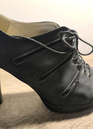 Черевички на каблуку