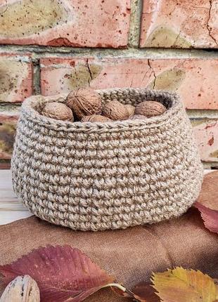 Плетена корзинка органайзер. овальна плетена корзинка.
