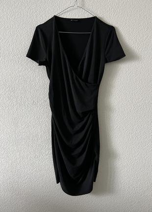 Черное мини платье по фигуре guess