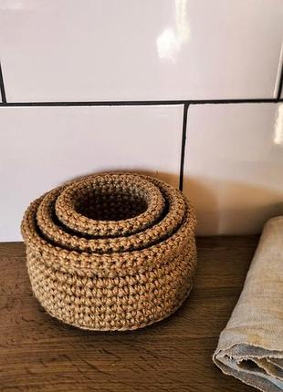 Плетёное кашпо. круглая вязаная корзинка. корзина из джута.