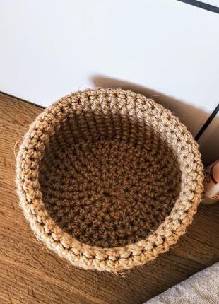 Плетёное кашпо. круглая вязаная корзинка. корзина из джута.