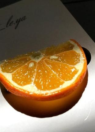 Брошка-апельсинка. реалістична апельсинова брошка. брошка1 фото