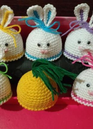 Пасхальные вязаные шапочки зайчики. декор для пасхальных яиц.6 фото