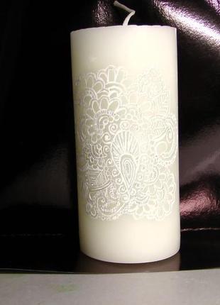 Свеча декоративная парафиновая расписная белое на белом3 фото